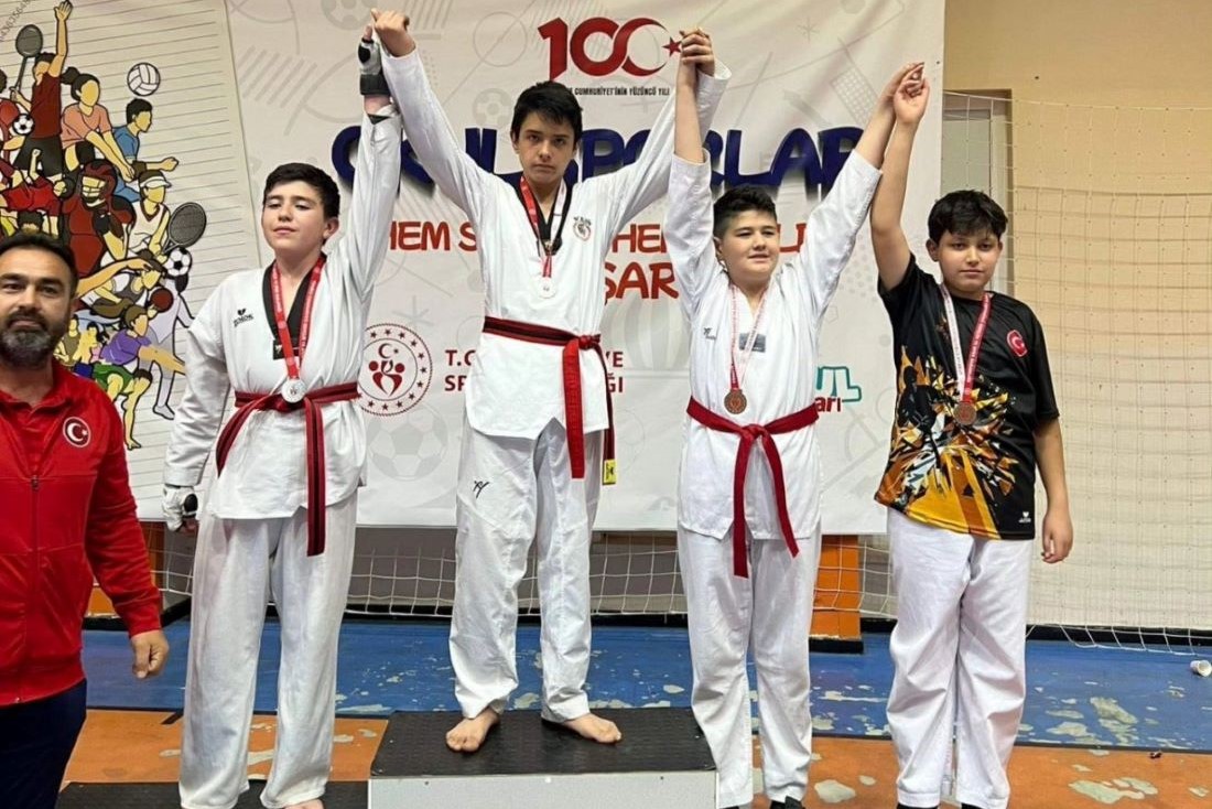 Kayseri’de 16-17 Mayıs tarihlerinde gerçekleştirilen Okullar Arası Taekwondo İl Şampiyonası'nda ERVA Emniyet Spor Kulübünden 6 öğrenci madalya kazandı.