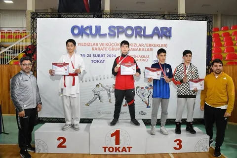 Kayserili karateciler 10 madalyayla döndü — haber görseli