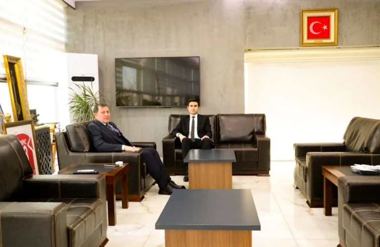 Sarıoğlan Kaymakamı Tugay Kalkanlı'dan Gençlik ve Spor İl Müdürü Ali İhsan Kabakçı'ya Ziyaret — haber görseli