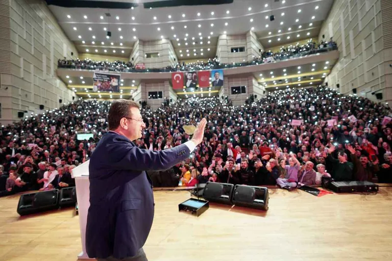 Ekrem İmamoğlu Tehditlere Karşı Kayseri’den Meydan Okudu: Arkamda Milyonlarca Milletim Var — haber görseli