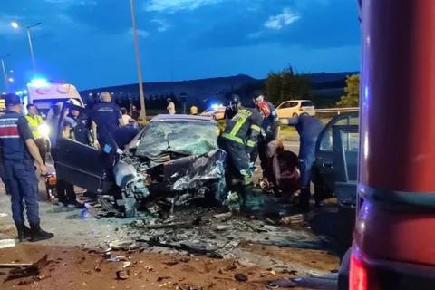 Kayseri-Ankara Karayolunda Yürek Burkan Kaza: Karı Koca Öldü, 3 Çocukla Birlilkte 4 Kişi Yaralı — haber görseli