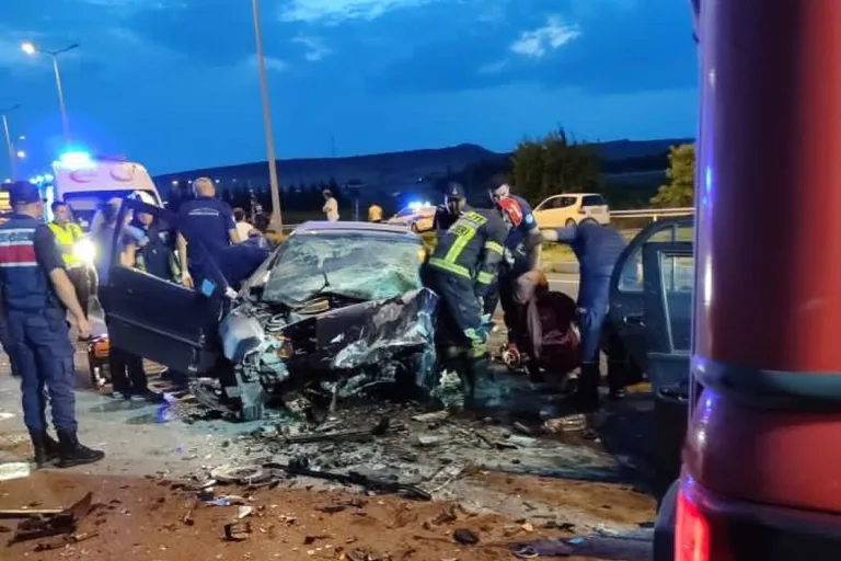 Kayseri-Ankara Karayolunda Yürek Burkan Kaza: Karı Koca Öldü, 3 Çocukla Birlilkte 4 Kişi Yaralı — haber görseli