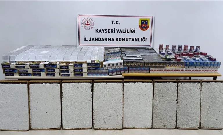 Jandarma’dan Şok Baskın! Tavan Arasında Gizli Bölmeye Zulalanmış Kaçak Sigara Bulundu — haber görseli