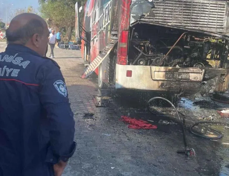 Kayserili Teknik Direktörün Takımı Ölümden Döndü: 23 Elazığ FK Otobüsü Alev Aldı! — haber görseli