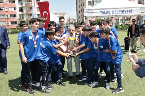 TALAS BELEDİYESPOR YAZ FUTBOL OKULU KAPILARINI  AÇTI — haber görseli