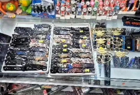 Kayseri'de Sustalı ve Muştaya Operasyon! 15 İş Yerine Denetlendi... Çok Sayıda Yasaklı Kesici Alet Ele Geçirildi — haber görseli