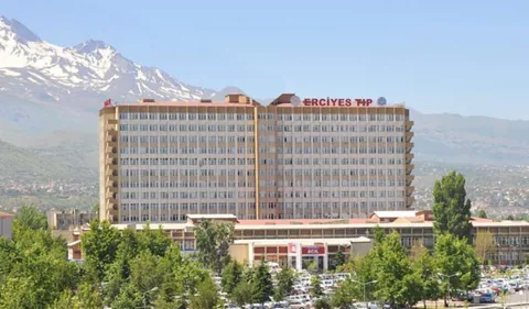 Kayseri'de Doktora Şiddet: Emniyet Amiri ve İki Oğlu Doktora Saldırdı! — haber görseli