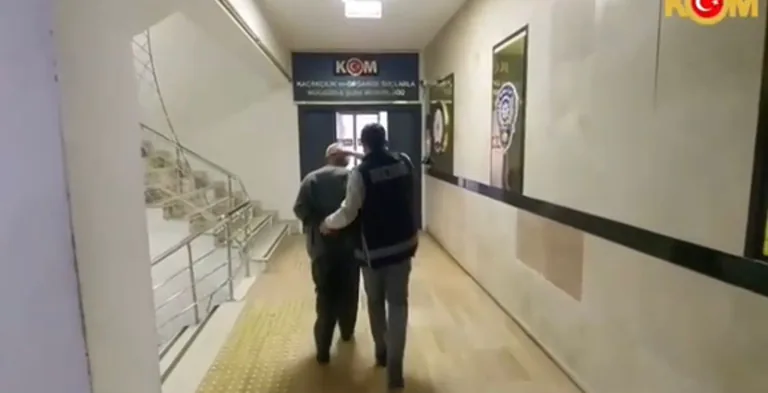 Kayseri’de silah ve uyuşturucu operasyonu: 5 yıl hapis cezası bulunan firari yakalandı — haber görseli