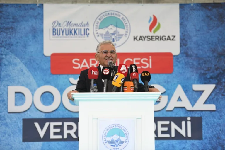Başkan Büyükkılıç'tan Çarpıcı Mesaj: Abiniz Burada Ama Siz Başka Kapılardasınız! Desteği Başka Yerde Aramayın — haber görseli