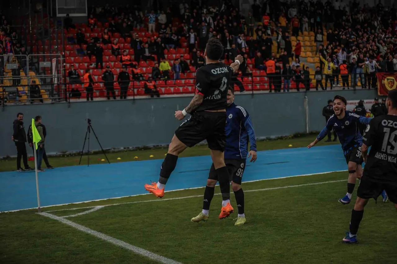 Erciyes38 FK, Niğde Belediyespor’u 3-2 mağlup etti: Play-off biletini kaptı — haber görseli