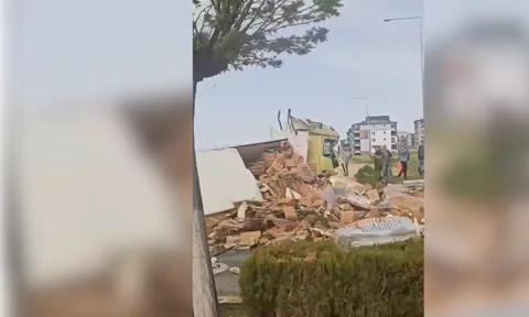 Develi'de Malzeme Yüklü Tır Devrildi — haber görseli