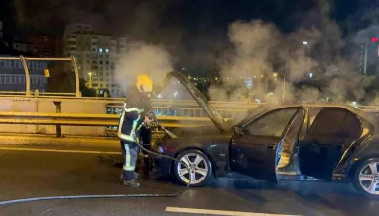 Kayseri'de  Üst Geçitte Araç Alev Aldı! — haber görseli