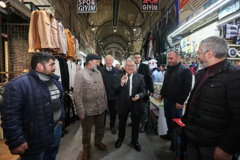HALKIN BAŞKANI: Başkan Büyükkılıç, Esnaf ve Vatandaşlarla Buluşmaya Devam Ediyor  — haber görseli