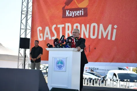 Kayseri Gastronomi Günleri’nde Sucuk Tartışması Gündemde! Başkan Büyükkılıç’tan sucuk göndermesi — haber görseli