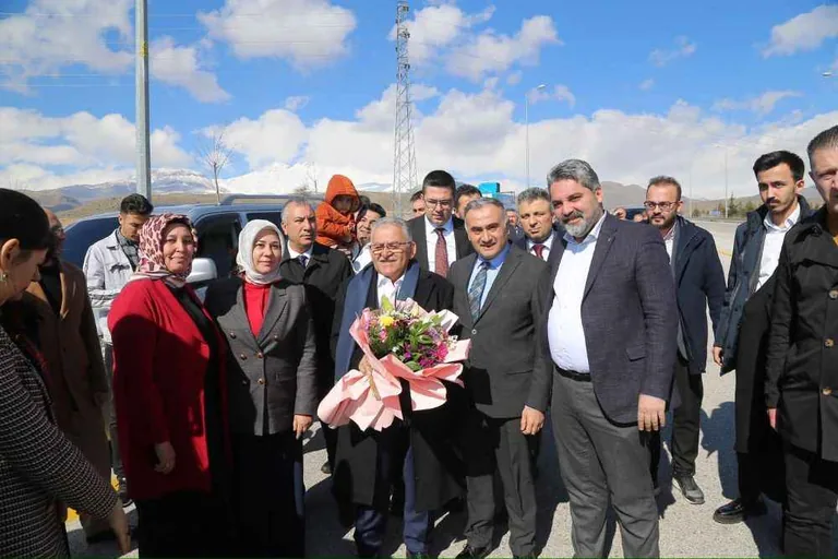 Başkan Büyükkılıç, Ata Toprağı Develi'de Coşkuyla Karşılandı — haber görseli