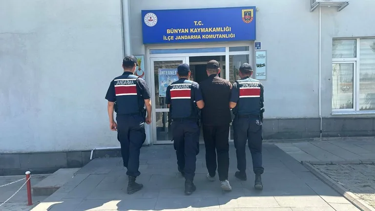 Polis ve Jandarma Ortak Operasyonu: DEAŞ Üyesi Yabancı Uyruklu Şahıs, Kayseri’de Yakalandı — haber görseli