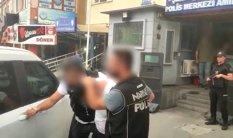Develi’de Zehir Tacirine Darbe! Minibüste 15,5 Kilo Uyuşturucu Ele Geçirildi — haber görseli