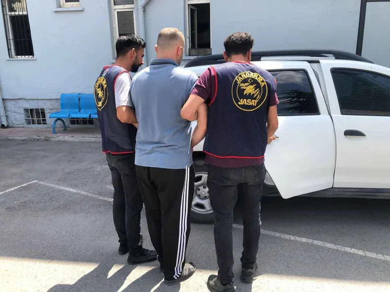 44 Ayrı Suçtan 71 Yıl Kesinleşmiş Hapis Cezası Bulunan Firari Kayseri'de Yakalandı — haber görseli