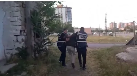 12 Yıl 9 Ay Hapis Cezasıyla Aranan Firari Saklandığı Yerde Yakalandı — haber görseli