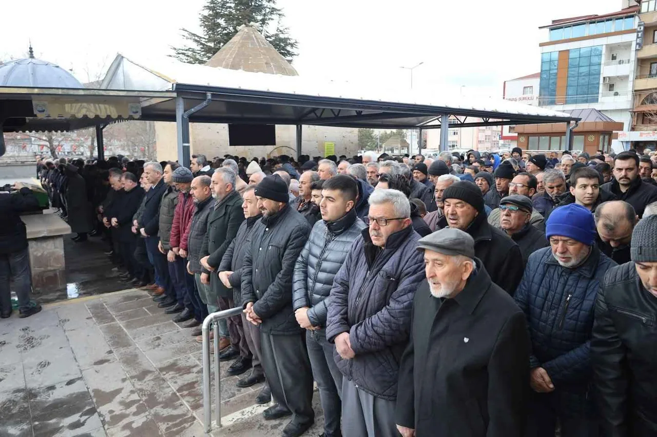 Soluk borusuna yiyecek kaçınca hayatını kaybeden Fevzi Bilici, son yolculuğuna uğurlandı  — haber görseli