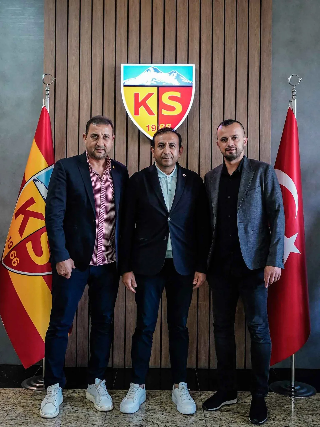 Yuvana Hoş Geldin Kaptan! İlhan Parlak Yeniden Kayserispor’da: Genel Koordinatör Oldu — haber görseli