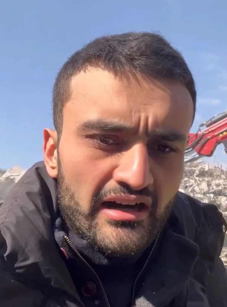 Açtığı Canlı Yayın Hayatının Sonu Oldu: Kamyon Altında Kalarak Can Verdi — haber görseli