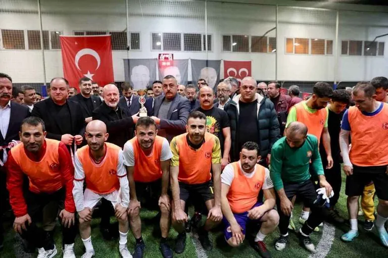 Başkan ÇOLAKBAYRAKDAR, Baki Ersoy ile Bölgeler Arası Futbol Turnuvası’nın Final Maçını İzledi — haber görseli