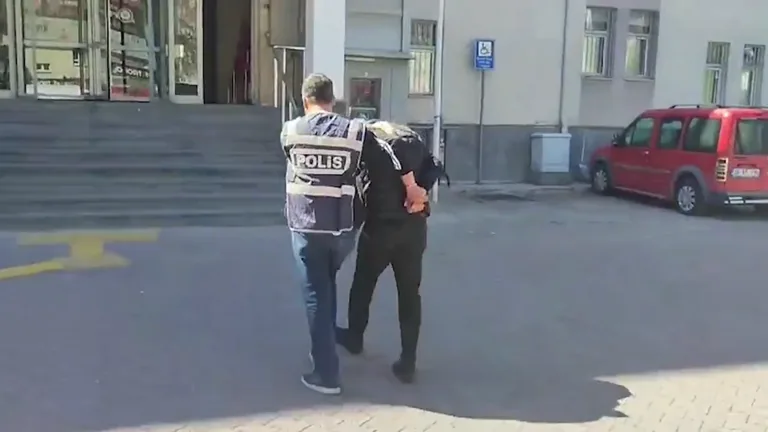 Hırsızlık Suçundan 11 Yıl 8 Ay Hapis Cezası Bulunan Firari Şahıs Yakalandı — haber görseli