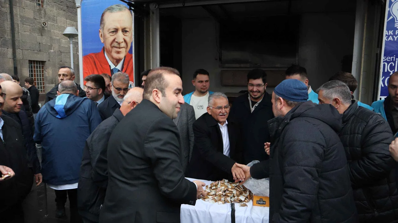 Kayseri Protokolü Hunat Camii’nde Bayramlaştı — haber görseli