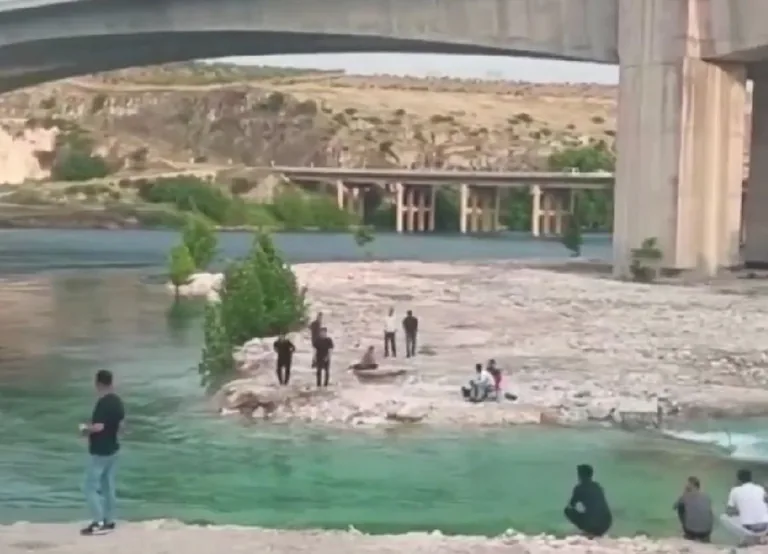 SonDakika... Adıyaman'da Piknik Yapan 8 Kişi Sular Yükselince Mahsur Kaldı — haber görseli