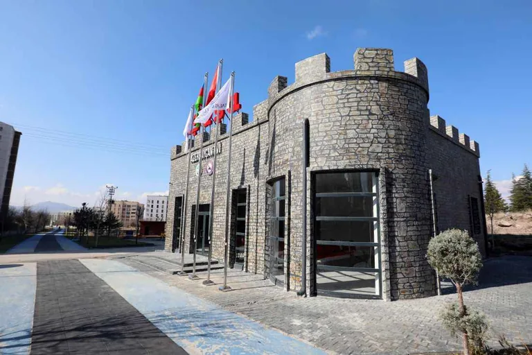Başkan Yalçın, Yeni Dönemin İlk Tesisini Açıyor! ŞUŞA AZERBAYCAN EVİ — haber görseli