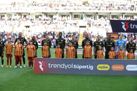 Unutmadık, Unutmayacağız: Şehidimizin Çocukları Kayserispor Seremonisinde — haber görseli