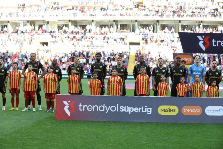 Unutmadık, Unutmayacağız: Şehidimizin Çocukları Kayserispor Seremonisinde — haber görseli