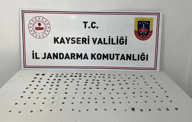 Kayseri’de Tarihi Eser Operasyonu: Roma ve Bizans Dönemine Ait 181 Parça Tarihi Obje Ele Geçirildi — haber görseli