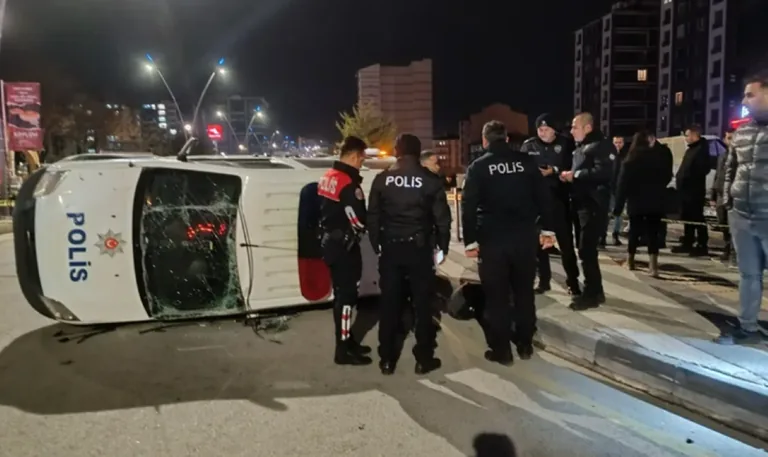 Niğde'de Feci Kaza! 2'si Polis 6 Kişi Yaralandı — haber görseli