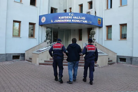 KAYSERİ MELİKGAZİ’DE DEAŞ OPERASYONU: ÖRGÜT ÜYESİ KISKIVRAK YAKALANDI! — haber görseli