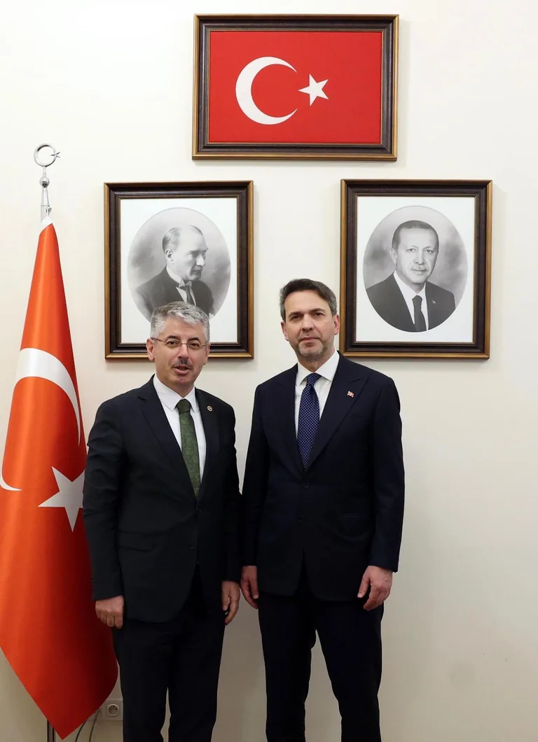 Elektrikli Araç Kullanıcılarının Şikayetleri Bakanlığa Taşındı! Çopuroğlu’ndan Şarj İstasyonları İçin Fiyat Düzenlemesi Talebi — haber görseli