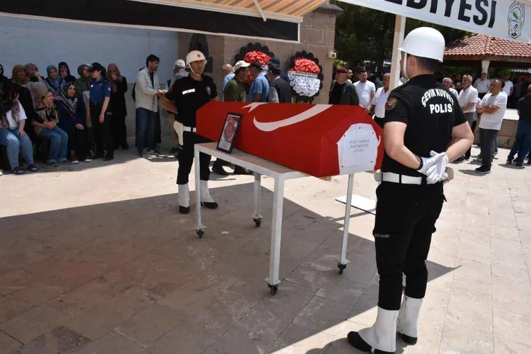 Kurban Keserken Kalp Krizi Geçiren Polis Memuru Yusuf Taşpınar, Son Yolculuğuna Uğurlandı — haber görseli