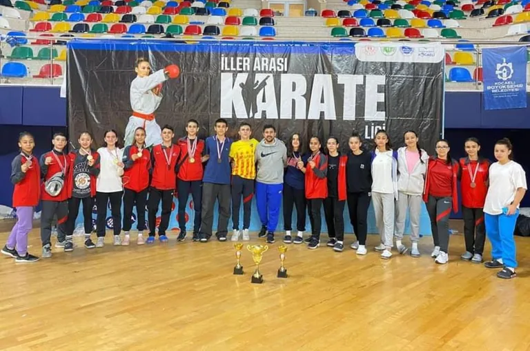 Kayserili karateciler Kocaeli’den 7 madalya 3 kupayla döndü — haber görseli