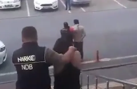 Kayseri'de Narkotik Baskını: 17 ve 30 Yaşındaki Zehir Tacirleri Yakalandı! — haber görseli