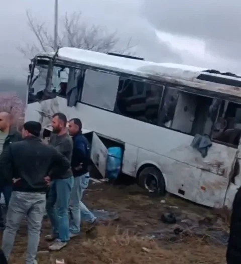 Mahkumları Taşıyan Cezaevi Aracı Kaza Yaptı: 2 Ağır 7 Yaralı — haber görseli