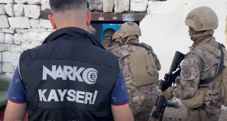 Kayseri'de Uyuşturucu Tacirlerine Şafak Operasyonu: 17 Gözaltı! — haber görseli
