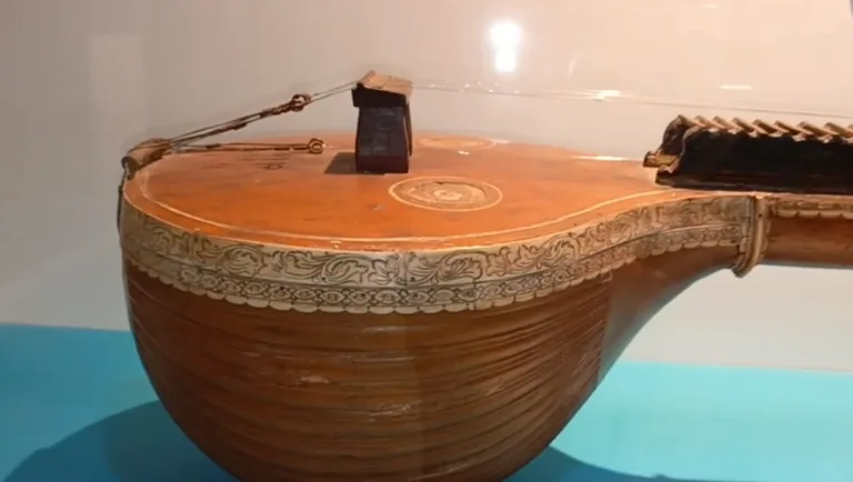 Aydan Yıldırım İle Enstrümanların Büyülü Dünyasını Keşfedin!  Afyon İbrahim Alimoğlu Müzik Müzesi — haber görseli