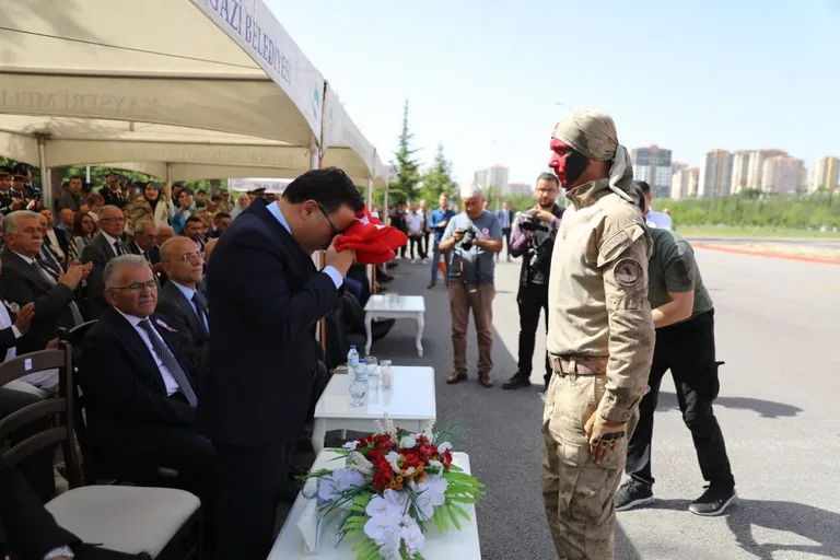 Vali Çiçek, “Türk Jandarması var olduğu sürece bütün karanlıklar aydınlanacak” — haber görseli