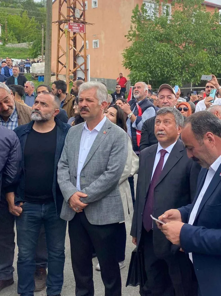 DEVA Partisi Adayı Demircioğlu Ne Yapmaya Çalışıyor? Her Karede Yer Alıyor — haber görseli