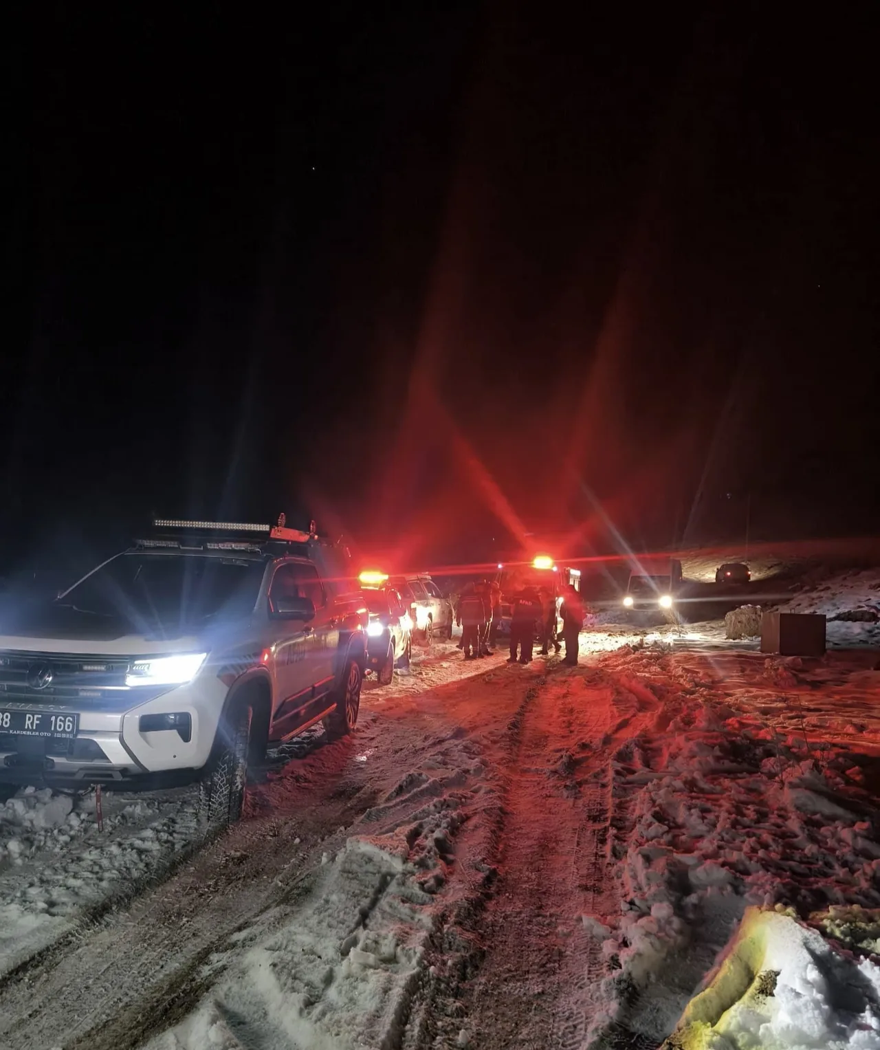 Kara Saplanan Araçtaki 3 İşçiye AFAD Ulaştı! Sarız'da Zamanla Yarış  — haber görseli