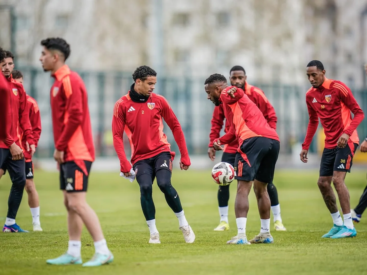 Kayserispor Kenetlendi: Eyüpspor Karşısında Kritik Randevu Öncesi Hazırlıklar Tamam — haber görseli