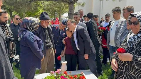Vatanın Gerçek Sahiplerine Bayram Vefası! Vali Gökmen Çiçek Kartal Şehitliği’ni Ziyaret Etti — haber görseli