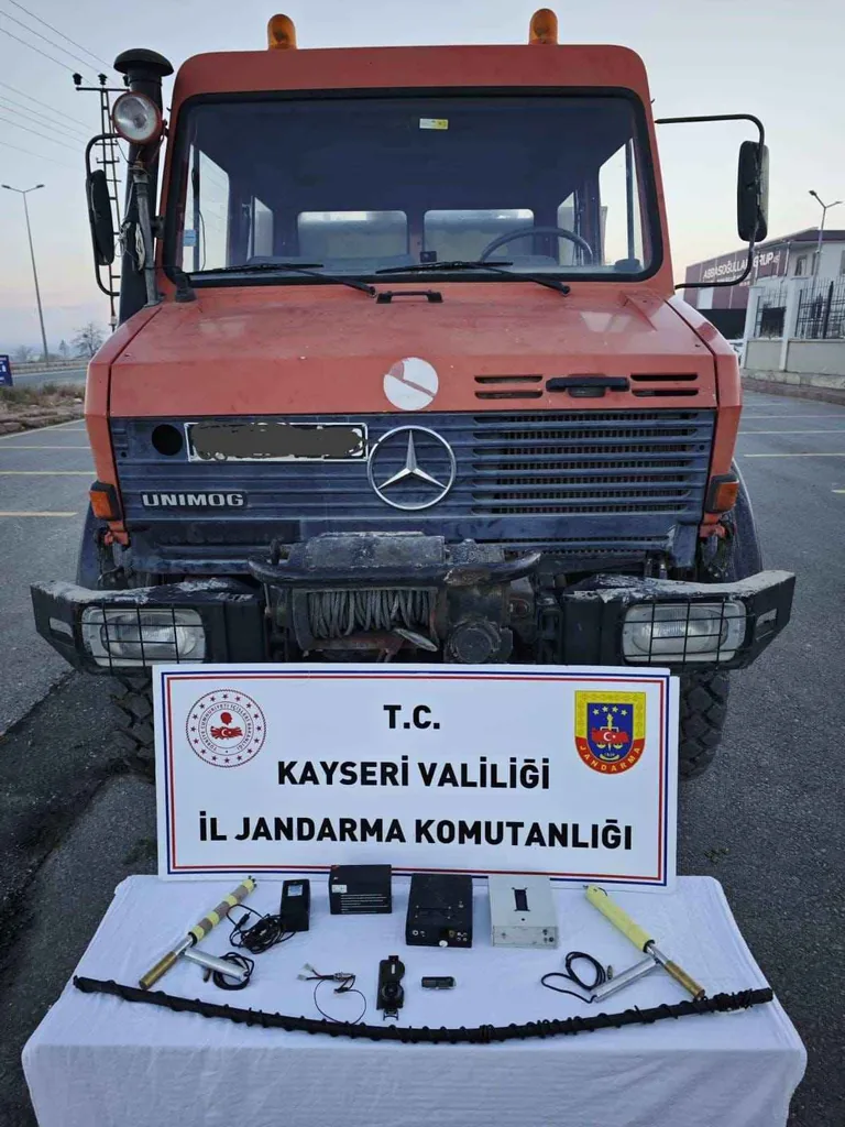 Zengibar Kalesi’nde Operasyon! Yeşilhisar'da Definecilere Suçüstü Baskın — haber görseli