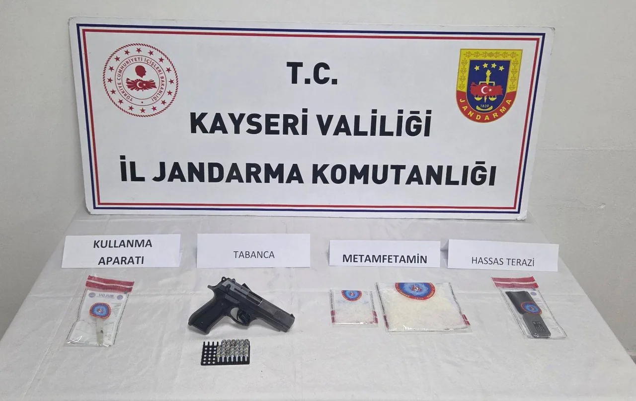 Kayseri'de Uyuşturucu Tacirine Jandarma Operasyonu: Zehir Taciri Yakayı Ele Verdi! — haber görseli